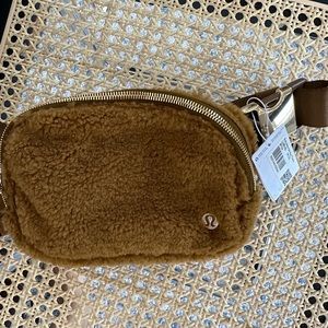 Lululemon everywhere fleece belt bag